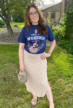 Load image into Gallery viewer, Made to Worship Graphic Tee
