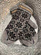 Load image into Gallery viewer, Snowflake Mittens
